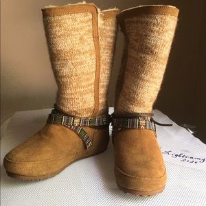 New Women's Bearpaw Boots. Size US 5